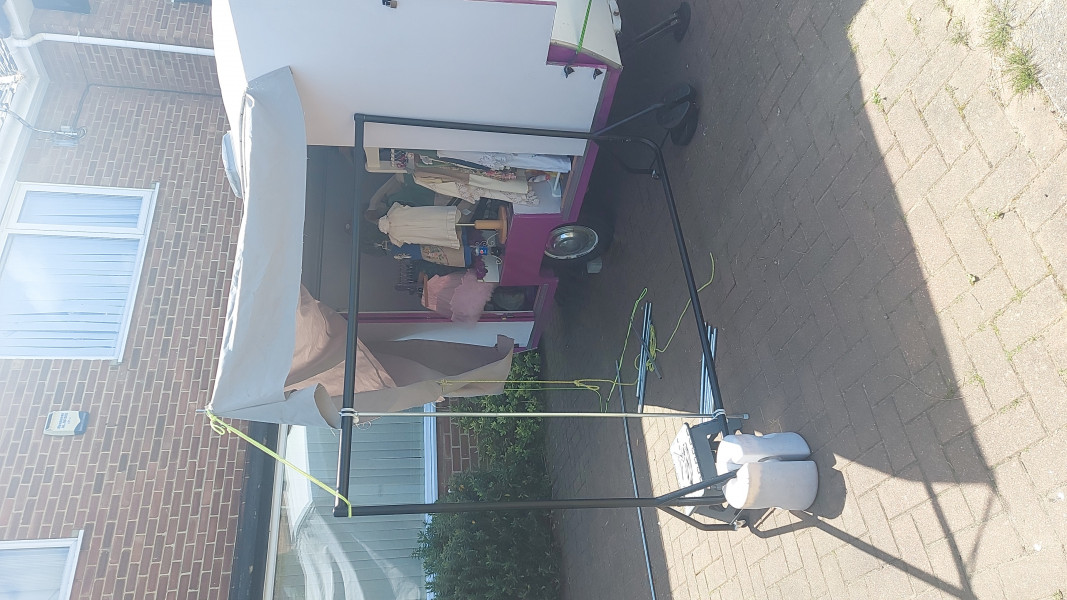 Problems with a Gazebo next to a caravan