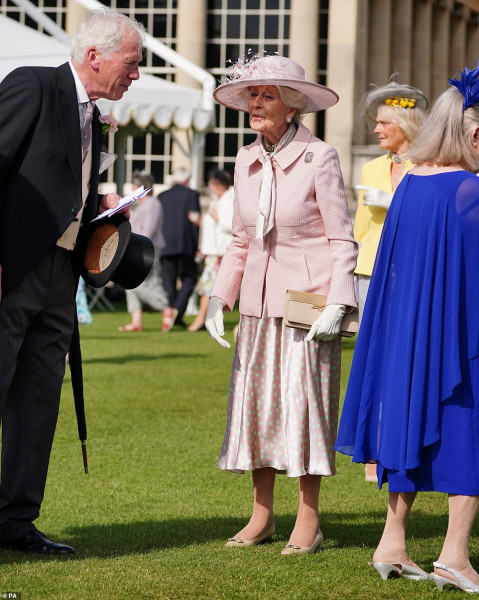 Royal Style - make way for the Platinum Jubilee, tiaras are a necessity