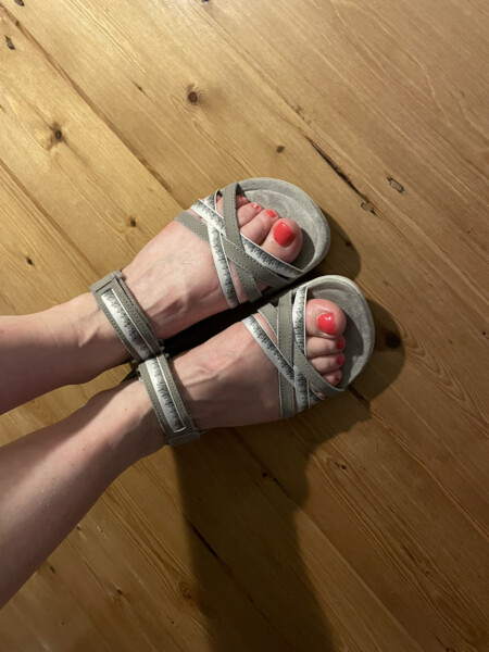 Sandals to walk in all day