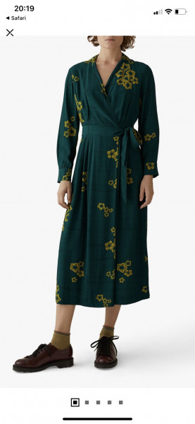 What shoes with this Toast dress? 