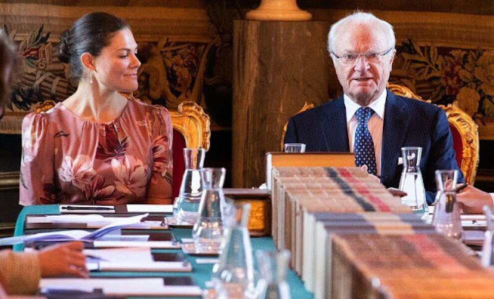 Royal Style - make way for the Platinum Jubilee, tiaras are a necessity