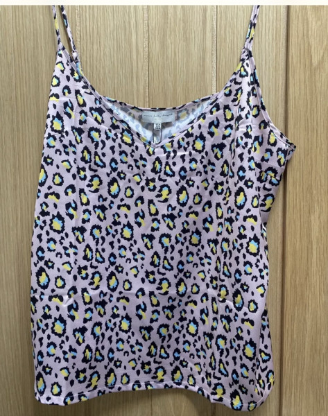 What to wear under cami top?