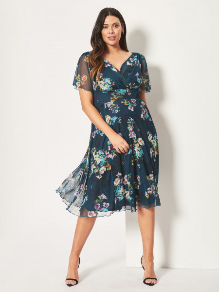 What shoes/accessories would you wear with this dress?