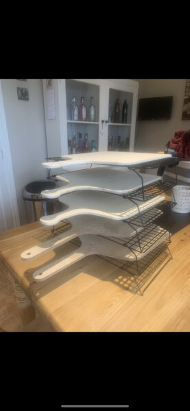 What do you serve to guests to go with Pizza?
