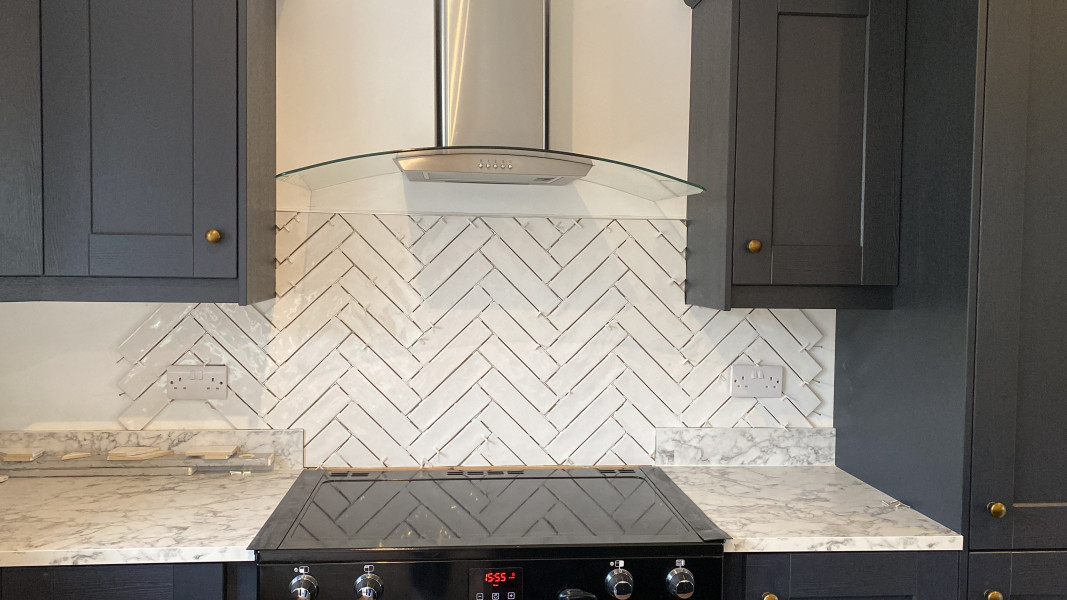 What colour of grout? 
