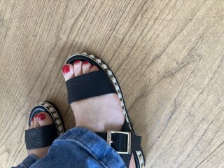 Do I need to size up ? Russell & Bromley Sandals 