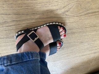 Do I need to size up ? Russell & Bromley Sandals 