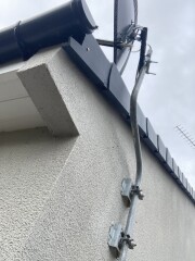 Has this dry verge system been fitted correctly?