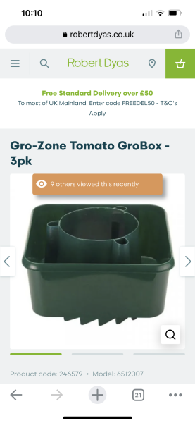 Supporting tomatoes in growbags