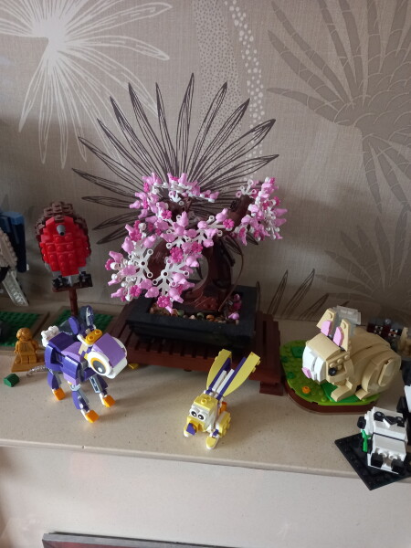 Anyone have Lego flowers?
