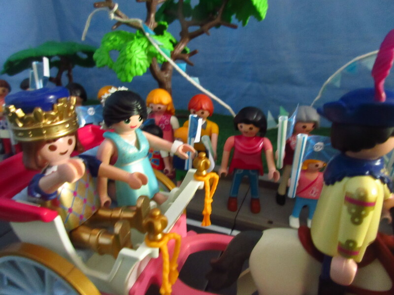 It's Platinum Jubilee weekend for the Playmobil people in our house...