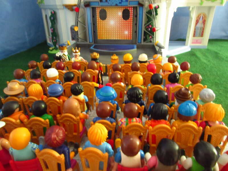 It's Platinum Jubilee weekend for the Playmobil people in our house...