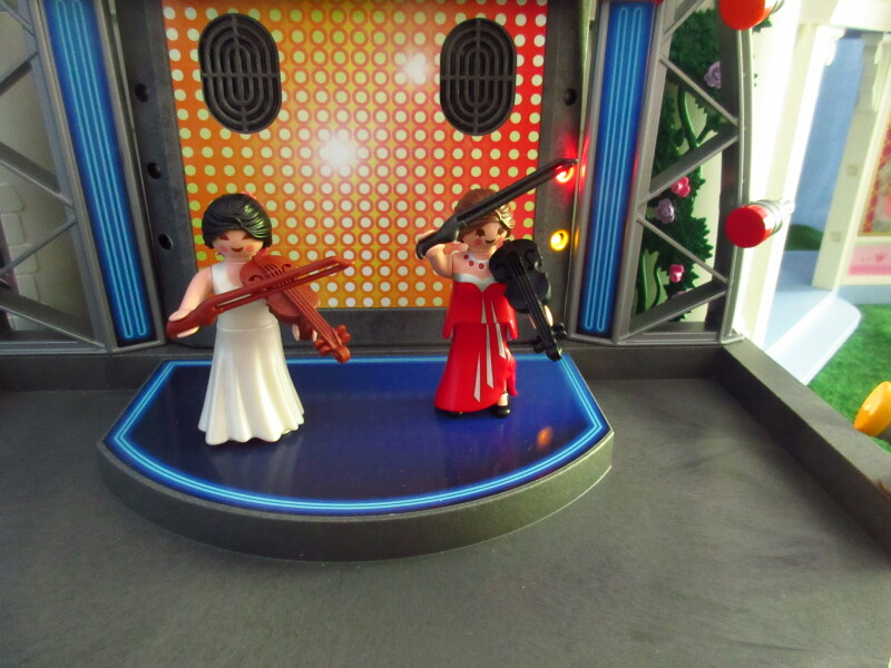 It's Platinum Jubilee weekend for the Playmobil people in our house...