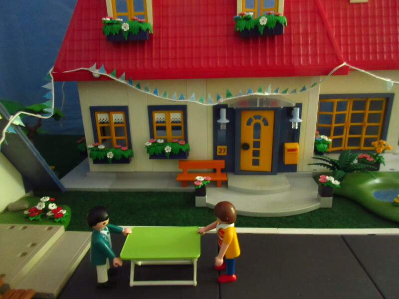 It's Platinum Jubilee weekend for the Playmobil people in our house...