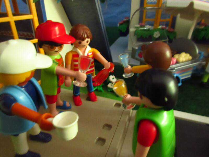 It's Platinum Jubilee weekend for the Playmobil people in our house...