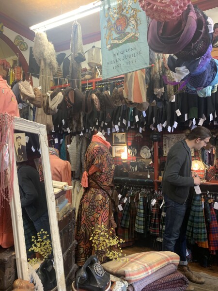 Les Parisiennes des Mamansnet: Maids Cosplaying as Schoolboys are Going to Get Themselves Cancelled by North Korea