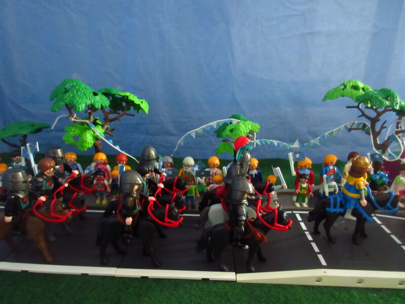 It's Platinum Jubilee weekend for the Playmobil people in our house...