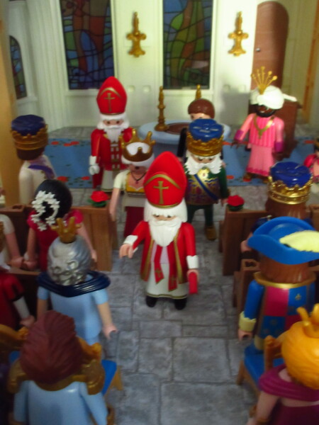 It's Platinum Jubilee weekend for the Playmobil people in our house...