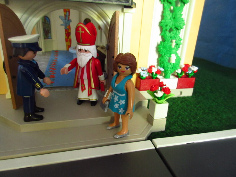 It's Platinum Jubilee weekend for the Playmobil people in our house...