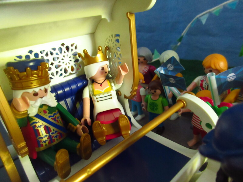 It's Platinum Jubilee weekend for the Playmobil people in our house...