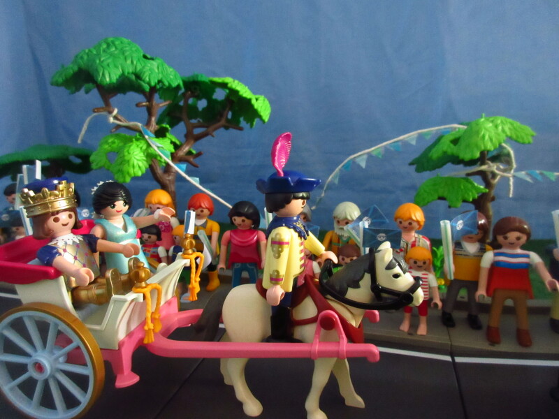 It's Platinum Jubilee weekend for the Playmobil people in our house...