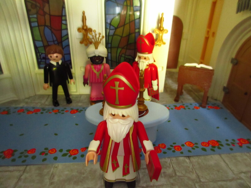 It's Platinum Jubilee weekend for the Playmobil people in our house...