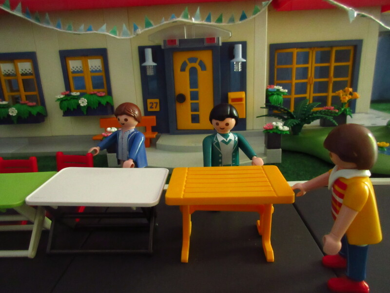 It's Platinum Jubilee weekend for the Playmobil people in our house...