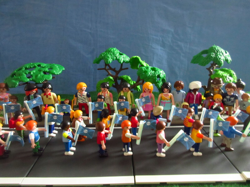 It's Platinum Jubilee weekend for the Playmobil people in our house...