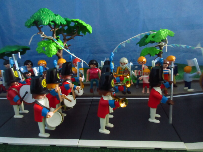 It's Platinum Jubilee weekend for the Playmobil people in our house...