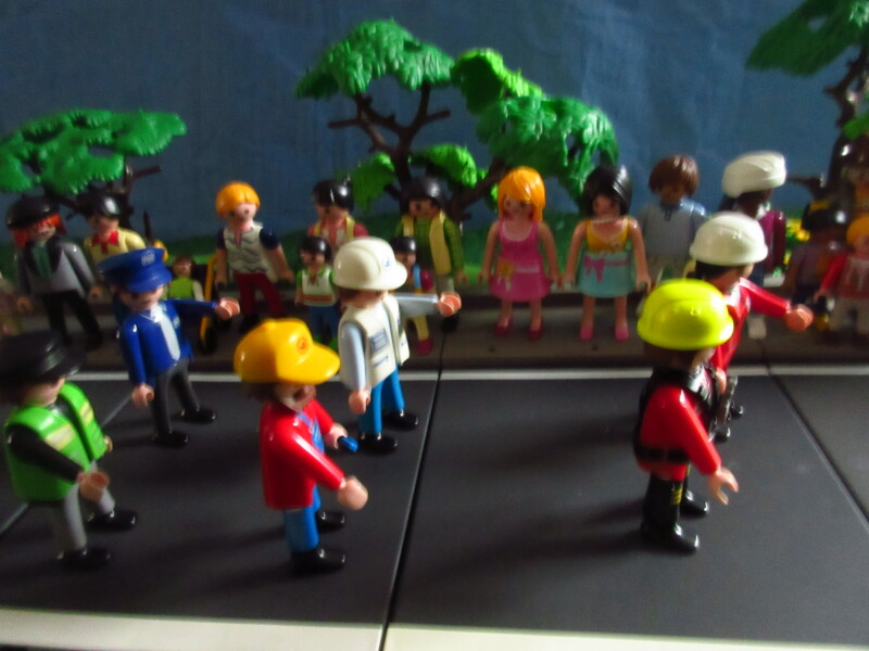 It's Platinum Jubilee weekend for the Playmobil people in our house...