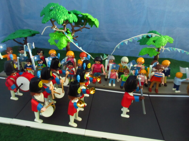It's Platinum Jubilee weekend for the Playmobil people in our house...