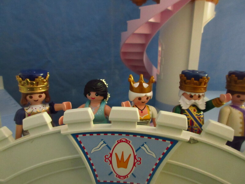It's Platinum Jubilee weekend for the Playmobil people in our house...