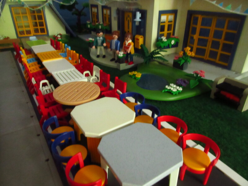 It's Platinum Jubilee weekend for the Playmobil people in our house...