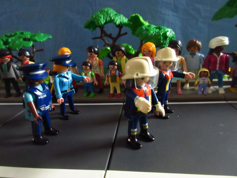 It's Platinum Jubilee weekend for the Playmobil people in our house...