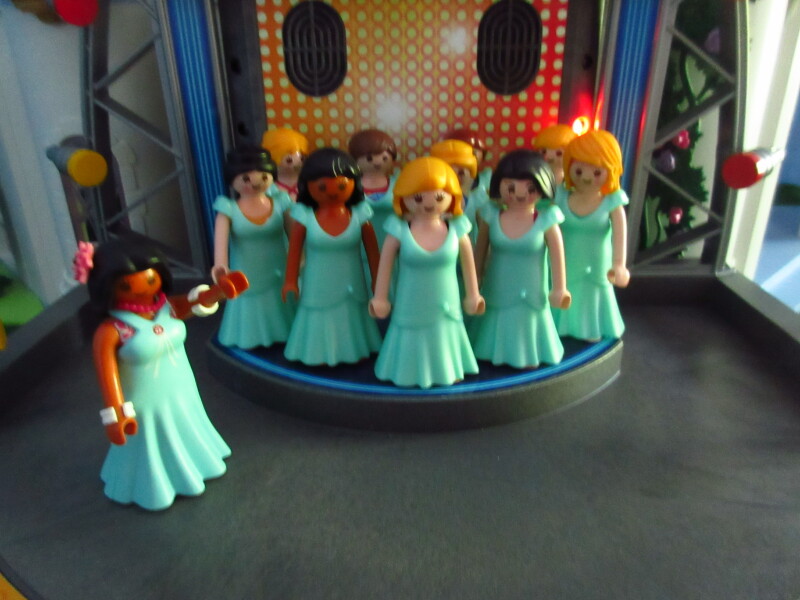 It's Platinum Jubilee weekend for the Playmobil people in our house...