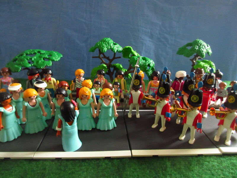 It's Platinum Jubilee weekend for the Playmobil people in our house...