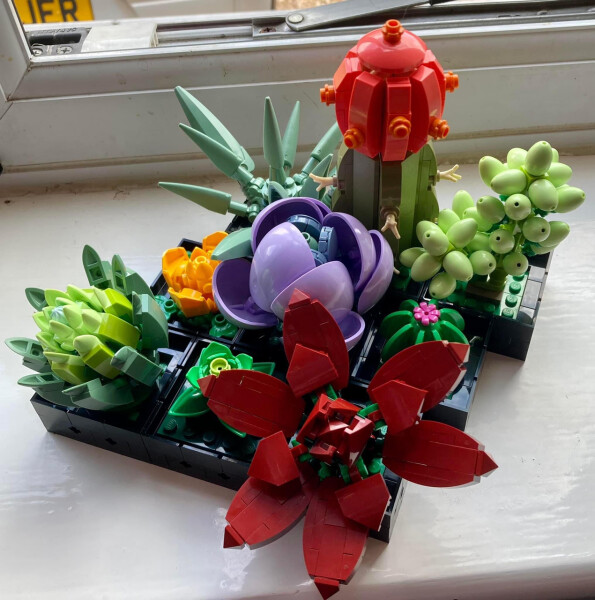 Anyone have Lego flowers?