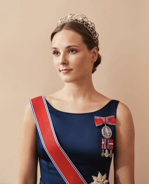 Royal Style - here's to 70 more years of frocks and rocks! 