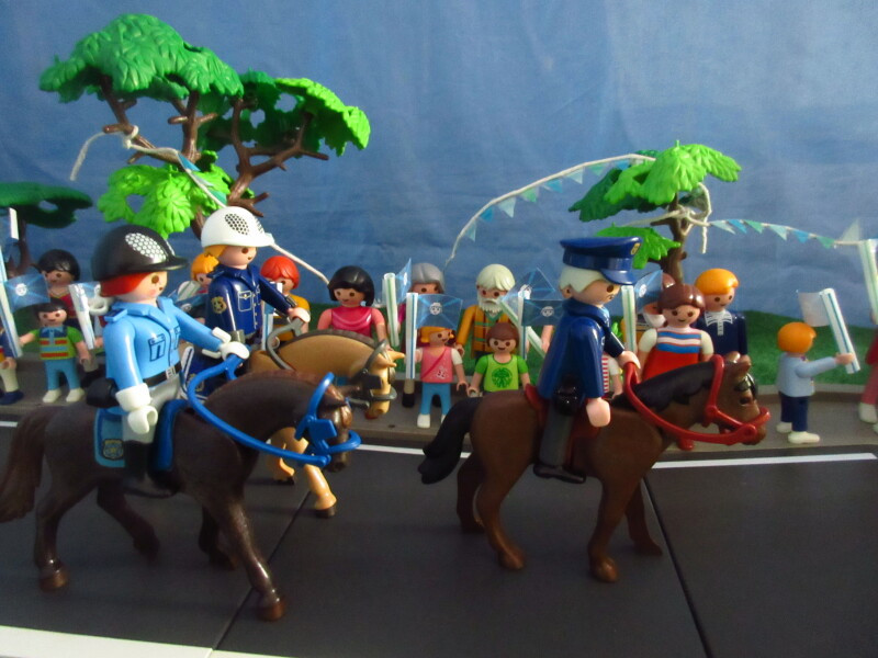 It's Platinum Jubilee weekend for the Playmobil people in our house...