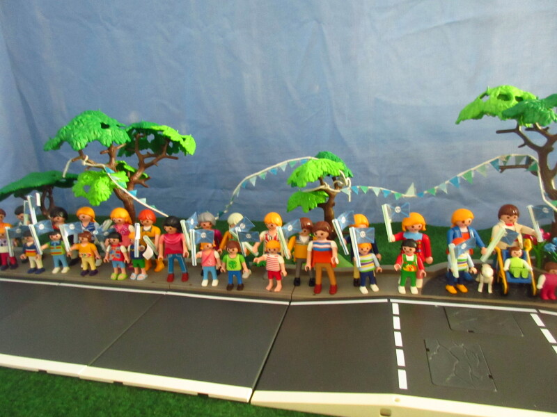 It's Platinum Jubilee weekend for the Playmobil people in our house...