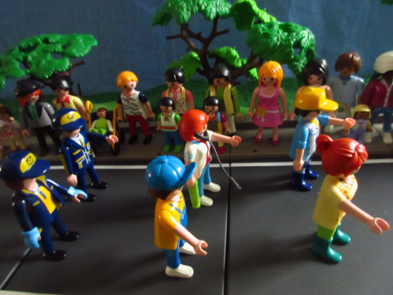It's Platinum Jubilee weekend for the Playmobil people in our house...