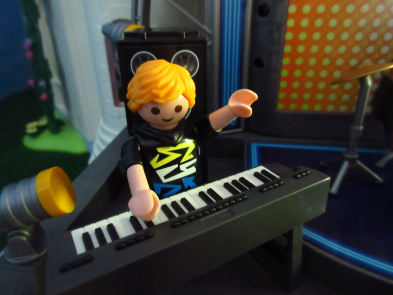 It's Platinum Jubilee weekend for the Playmobil people in our house...