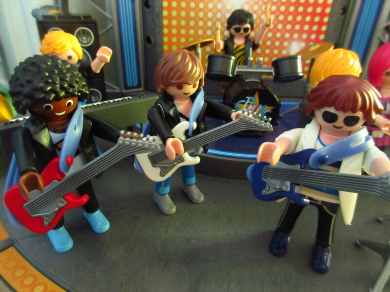 It's Platinum Jubilee weekend for the Playmobil people in our house...