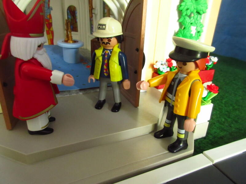 It's Platinum Jubilee weekend for the Playmobil people in our house...