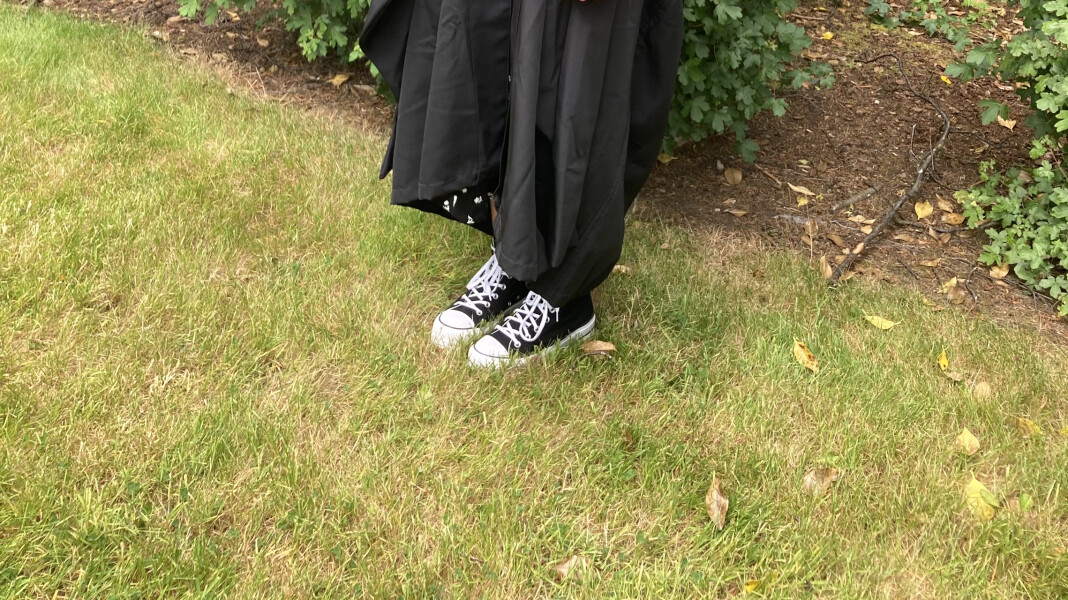 To wear converse to my graduation?