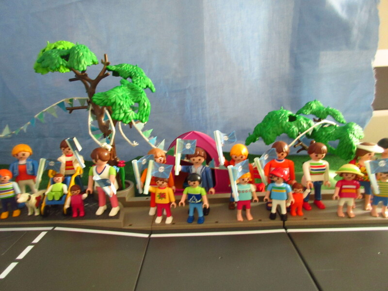 It's Platinum Jubilee weekend for the Playmobil people in our house...