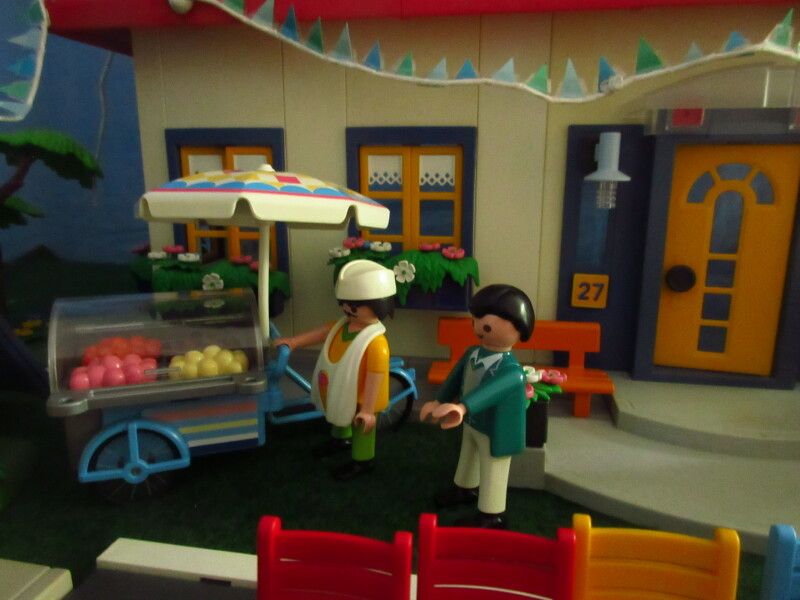 It's Platinum Jubilee weekend for the Playmobil people in our house...