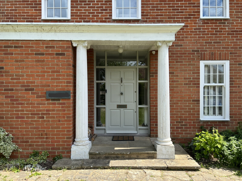 Please help me make my porch pretty (photo incl)