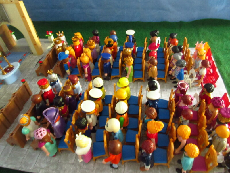 It's Platinum Jubilee weekend for the Playmobil people in our house...