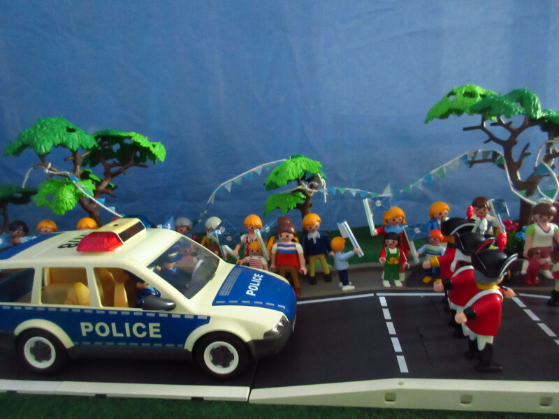It's Platinum Jubilee weekend for the Playmobil people in our house...
